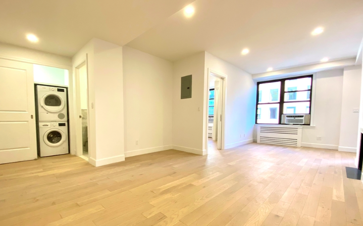 Common area - 155 E 48th St