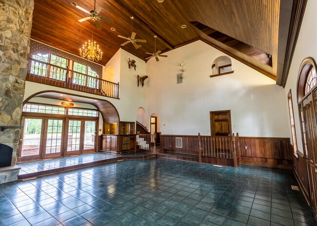 Building Photo - 13571 Greenwood Church Rd