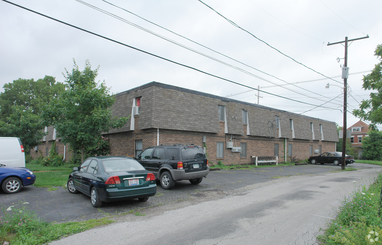 Building Photo - Summit Place