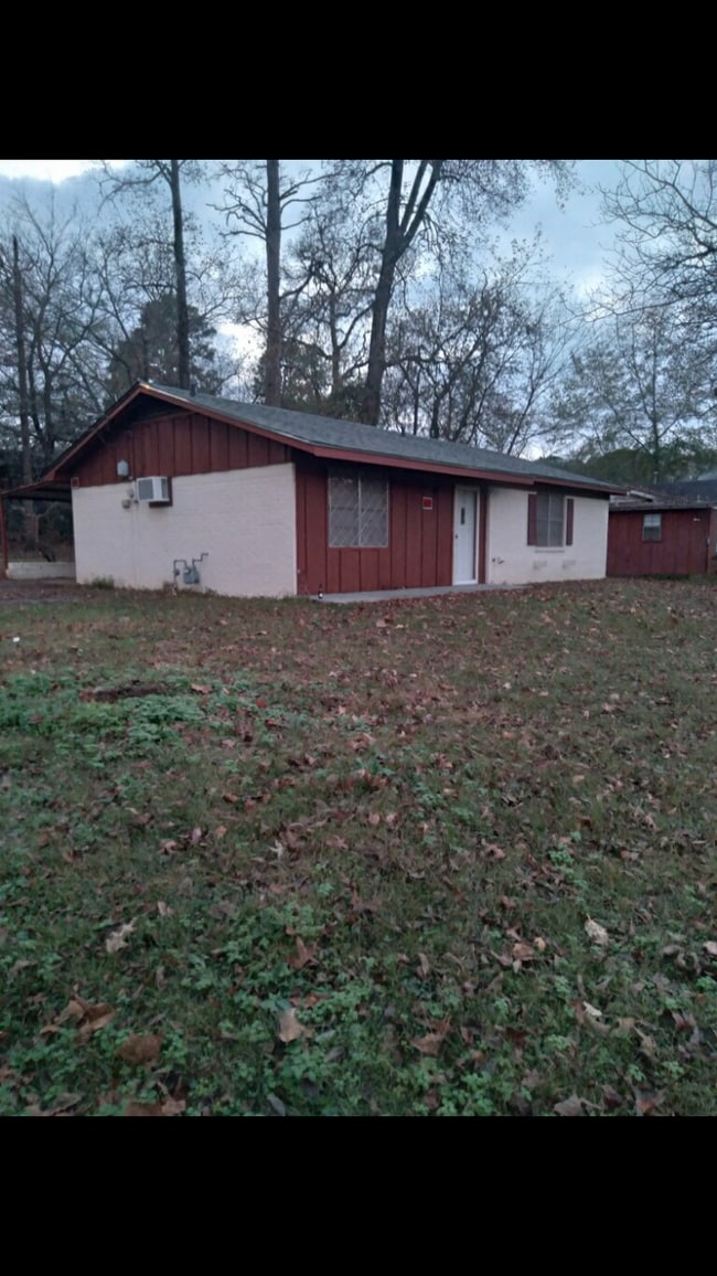 Building Photo - 2206 Poplar St