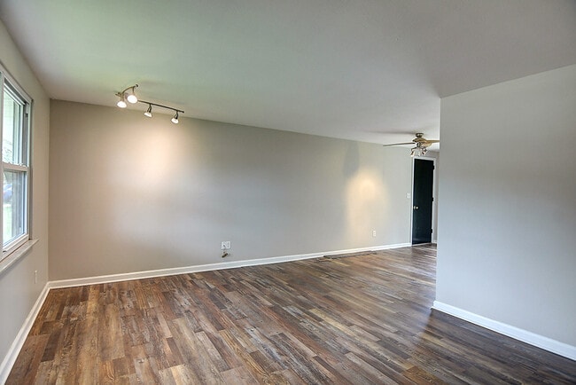 Building Photo - 4554 Powell Rd