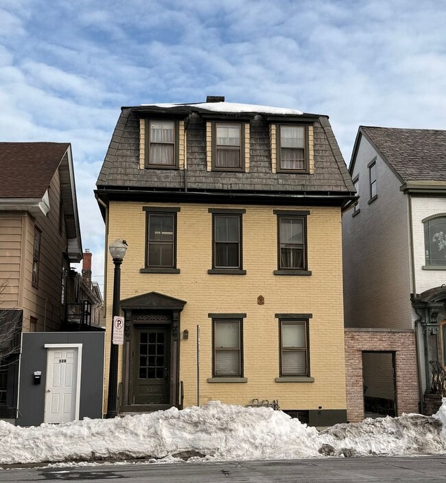 Building Photo - 326 W Broad St