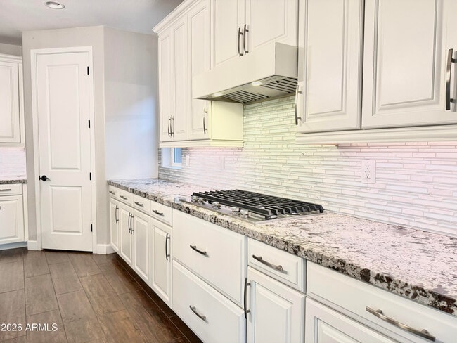 Building Photo - 1732 W Myrna Ln