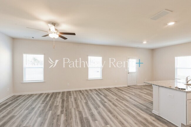 Foto del edificio - 607 Mackenzie Cv