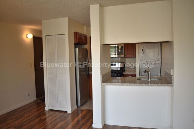 Building Photo - 2/1.5/1 Pakalana Bldg. (Conveniently Locat...
