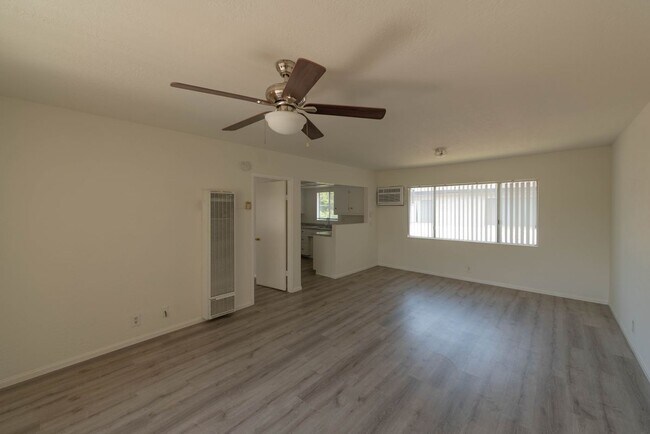 Foto del edificio - 220 N Myers St