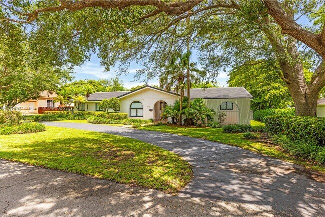 Foto del edificio - 7915 SW 166th St