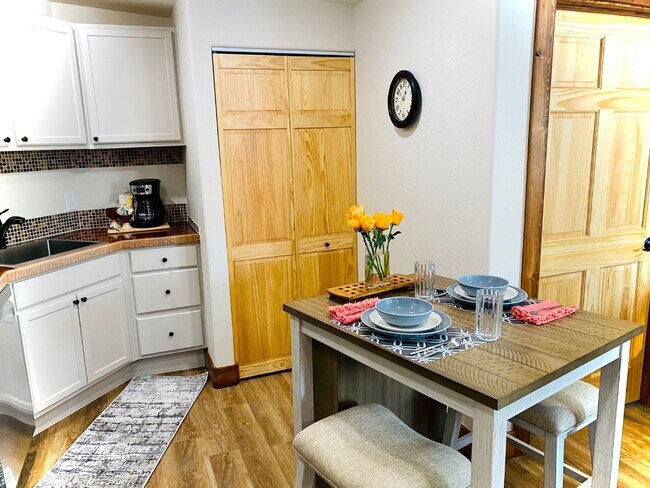 Foto del edificio - 444 E Montezuma Ave