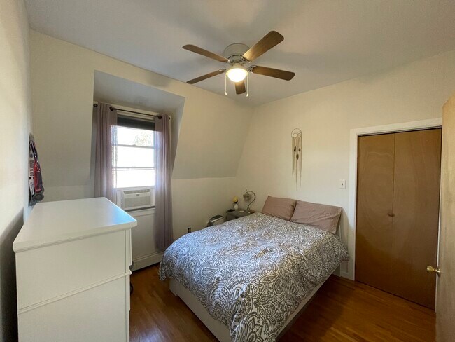 Foto del edificio - 120 Bloomfield Ave