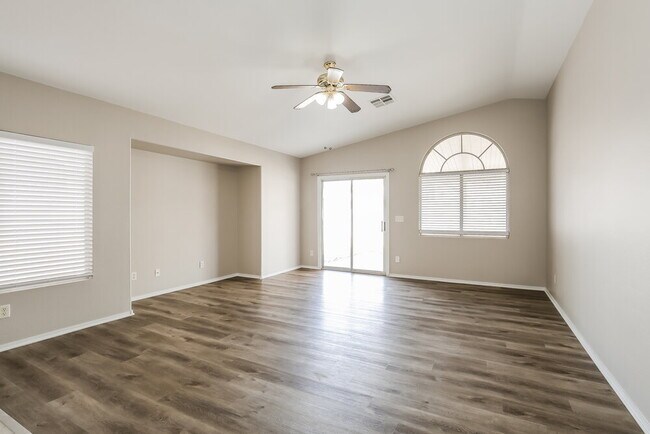 Foto del edificio - 4830 Drifting Pebble St