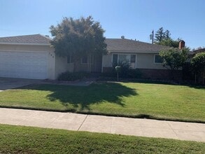 Building Photo - 745 E Tenaya Way