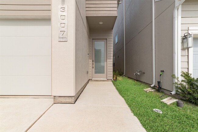 Building Photo - 3007 Ventas Dr