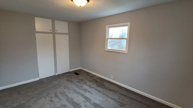 Building Photo - 2405 Lakewood Ave