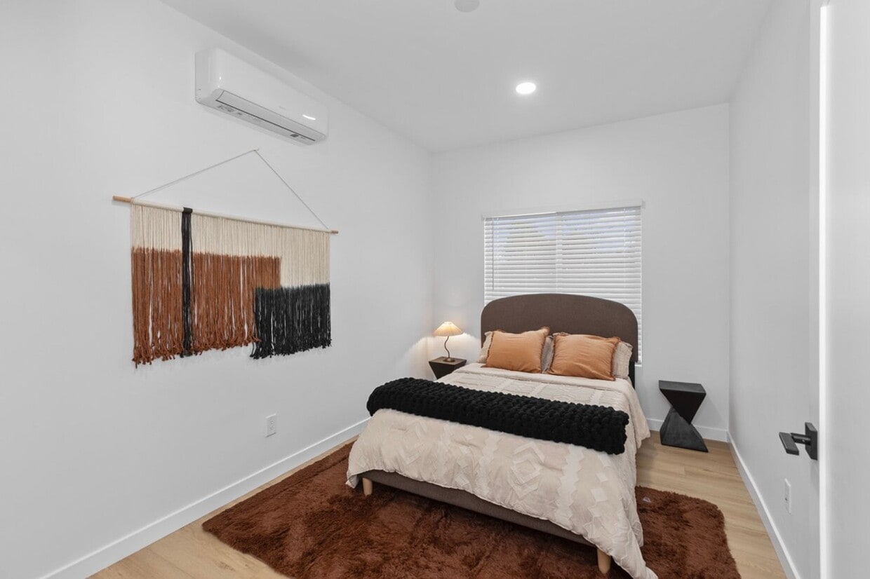 Foto principal - 6411 Richard St