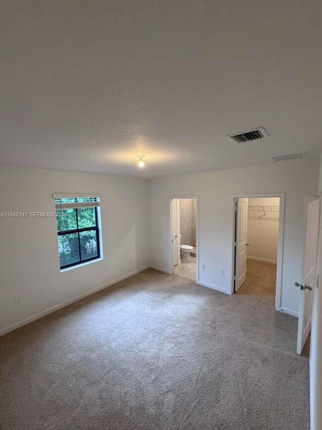 Foto del edificio - 1549 NE 3rd Ave