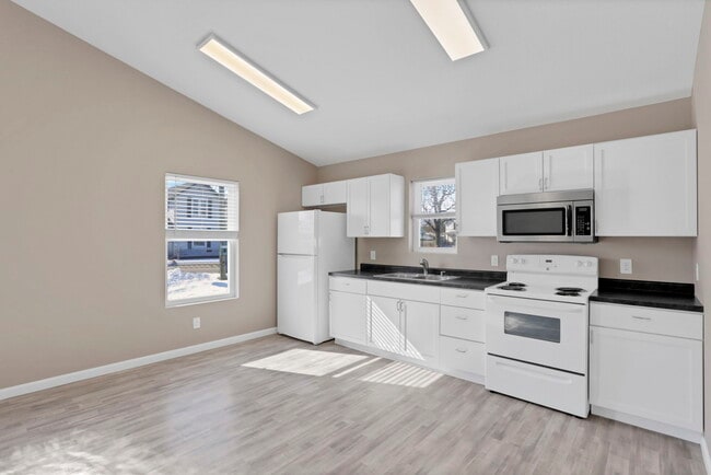 Building Photo - 98 Burt Ave