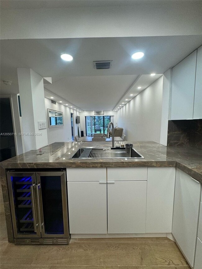 Foto del edificio - 10044 S Ocean Dr