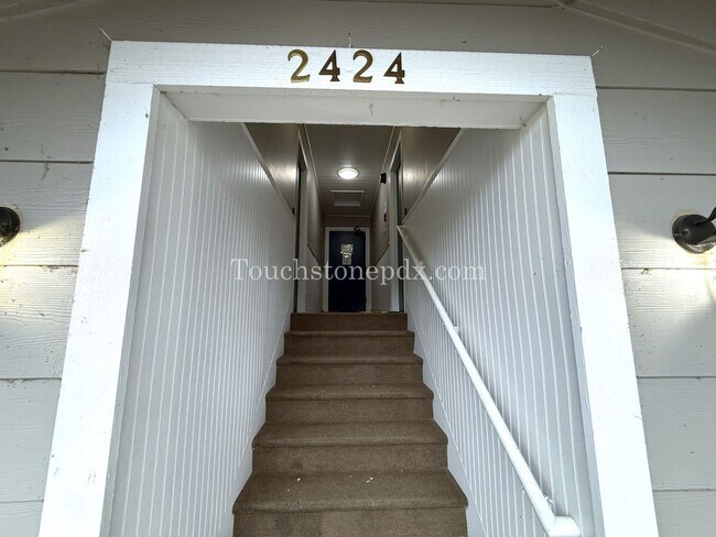 Foto del edificio - Bright Nob Hill 1 Bedroom, Classic Northwest Portland Living