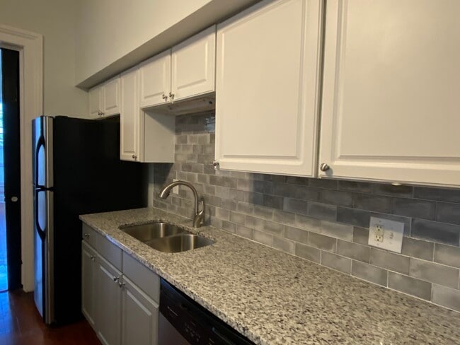 Kitchen - 118 W Duffy St