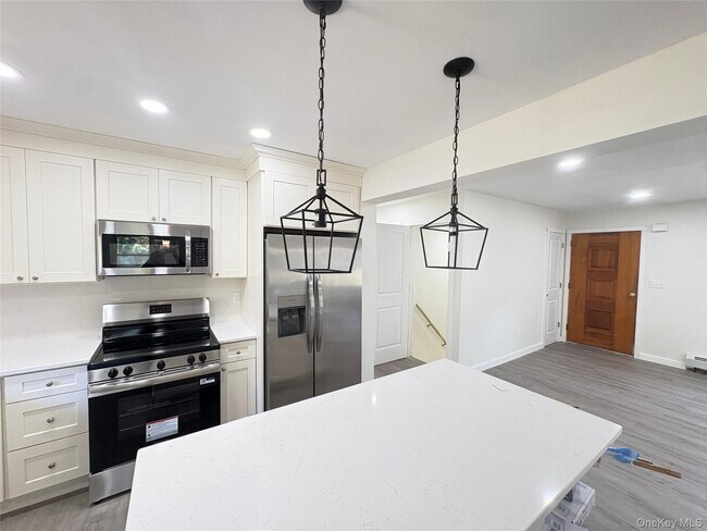 Foto del edificio - 27 Floral Dr