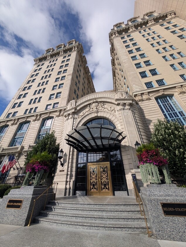 Foto principal - 2300 N Lincoln Park W