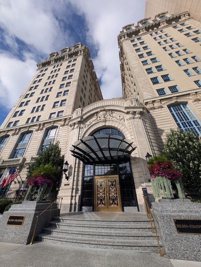 Building Photo - 2300 N Lincoln Park W