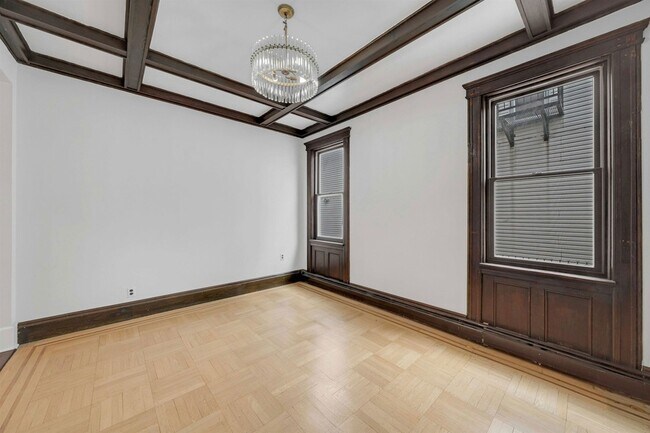 Building Photo - 722 27th St