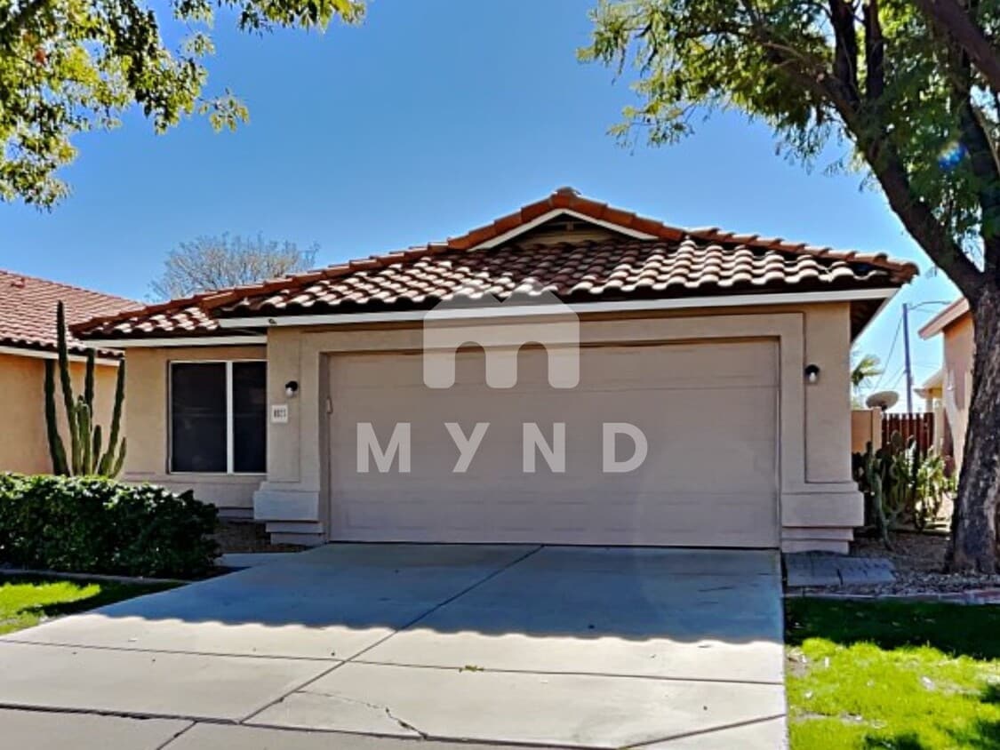 Foto principal - 8027 W Laurel Ln