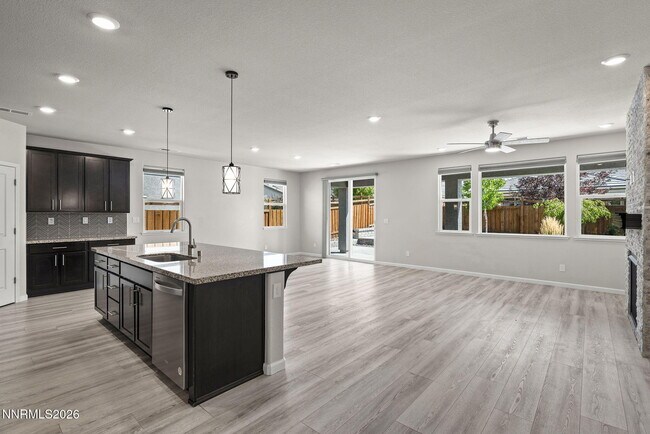 Foto del edificio - 7230 Treeline Ct