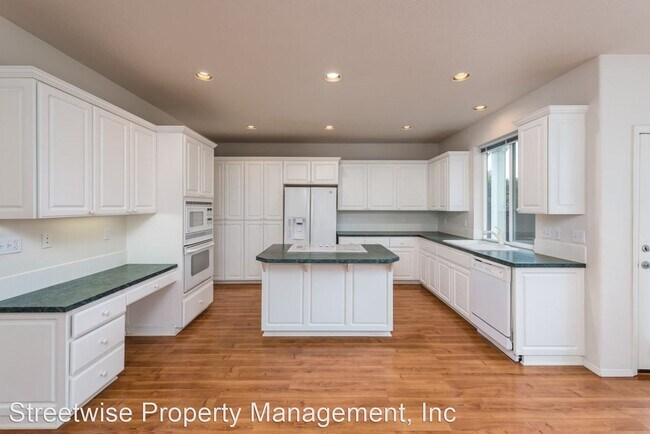 Building Photo - 5 br, 3 bath House - 7087 SW Fallen Leaf ST