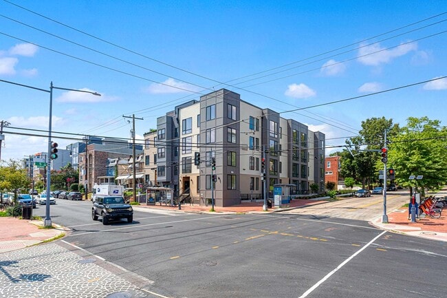Building Photo - 501 Kennedy St NW