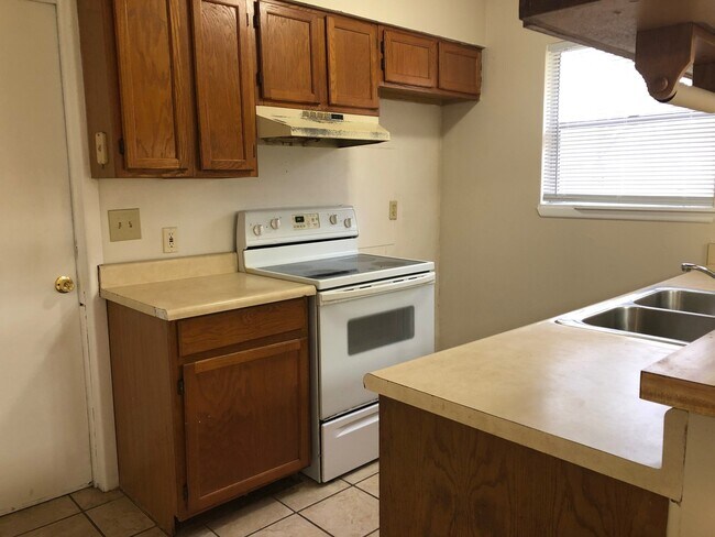 Building Photo - Schertz rental in quiet neighborhood