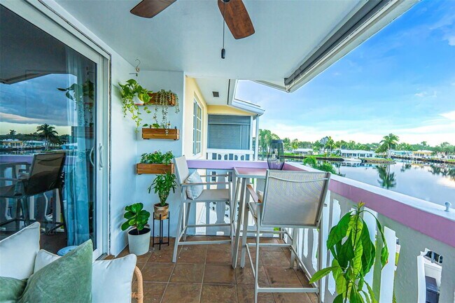 Foto del edificio - 700 Pine Dr