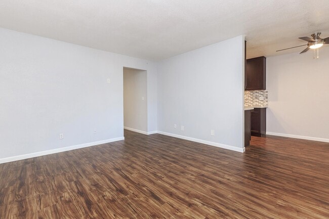 Building Photo - Creekside Apartments