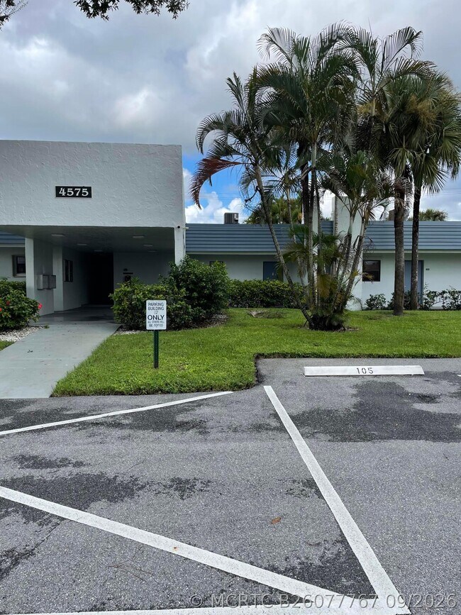 Building Photo - 4575 Lucerne Lakes Blvd W