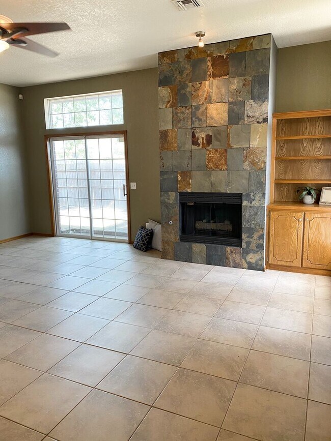 Building Photo - 631 Stoneridge Dr