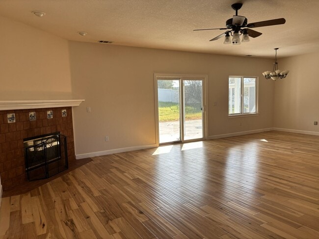 Building Photo - Corner-Lot Home for Rent in Atascadero