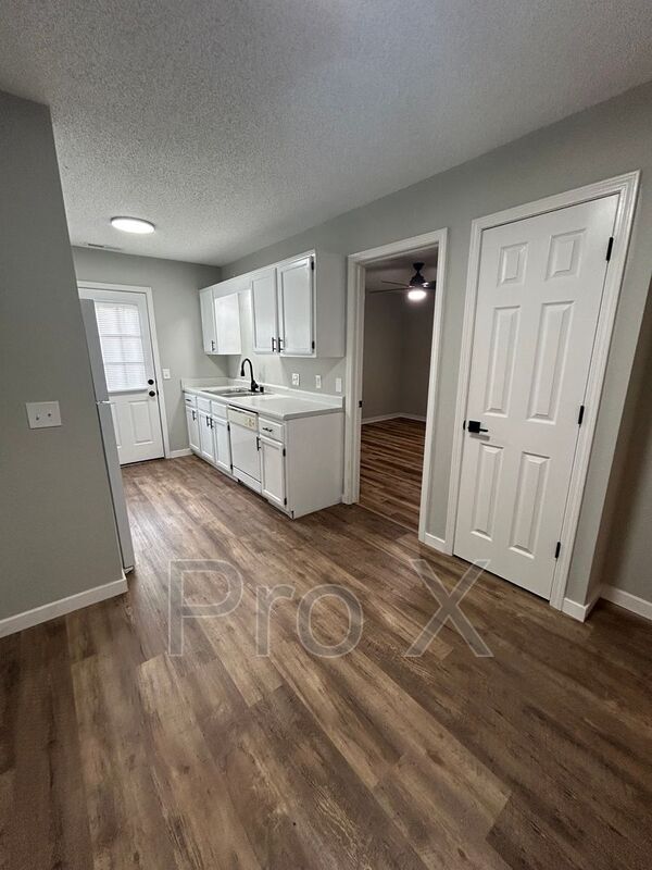 Foto del edificio - 3303 SW Victoria Pl