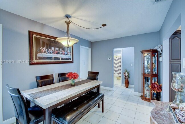Foto del edificio - 2330 NW 81st Ave