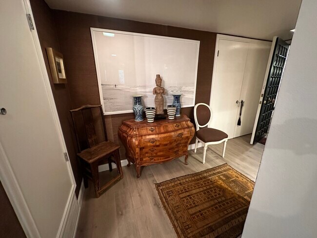 Foto del edificio - 6708 Hillpark Dr