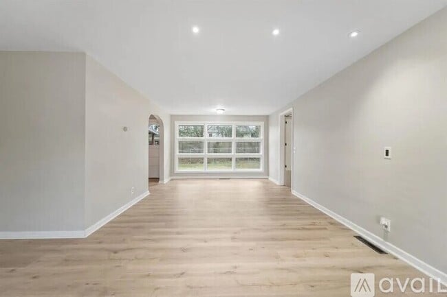Building Photo - 13 Brookside Ave W