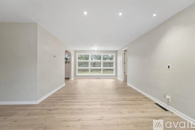 Foto del edificio - 13 Brookside Ave W