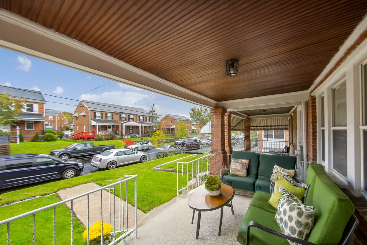 3 Bedrooms 1.5 Bathrooms Recently Renovated - 3 Bedrooms 1.5 Bathrooms Recently Renovated