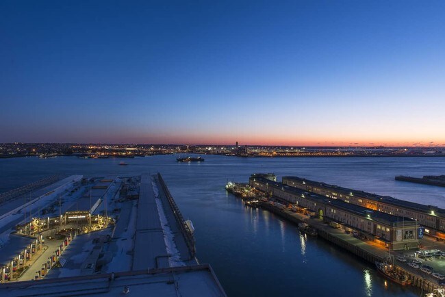 Foto del edificio - 100 Pier Four Blvd