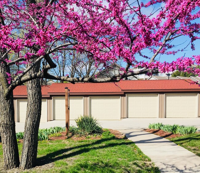 Garages - St. Andrews Apartments