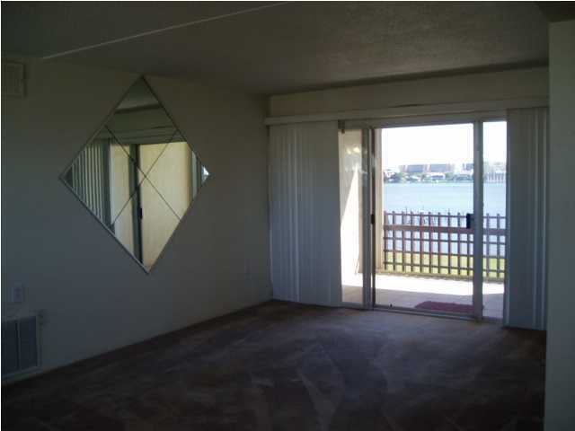 Building Photo - 300 Miracle Strip Pkwy SW