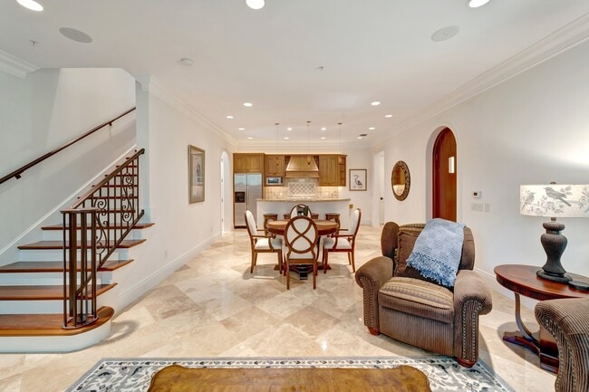 Building Photo - 1510 Ocean Dr