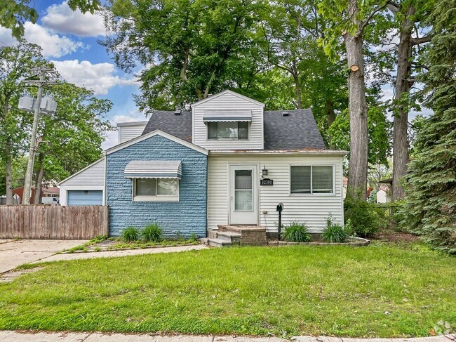 Building Photo - 32380 Maplewood St