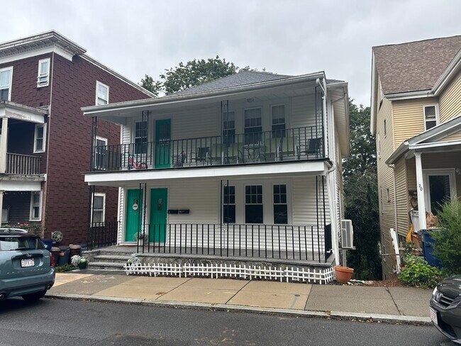 Building Photo - 18 Symmes St