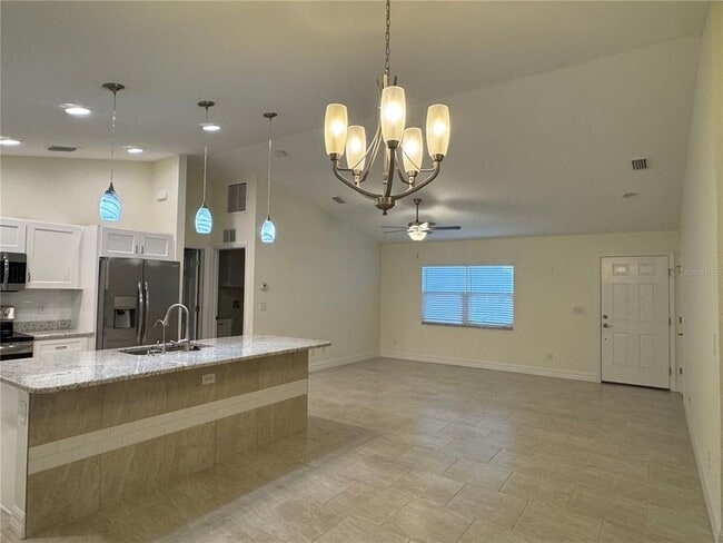 Building Photo - 2750 Carolina St